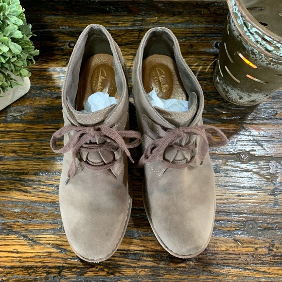 Clarks Ankle Bootie Ties High Heels Suede Brown 9 1/2 Boho - Picture 14 of 15